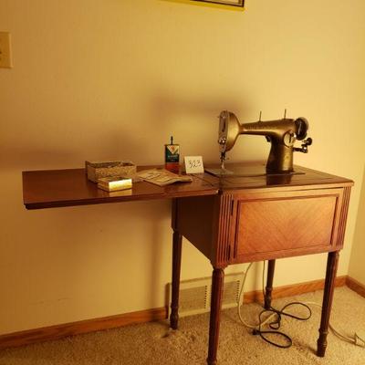 Lot 323: Vintage Westinghouse Sewing Machine in Cabinet 