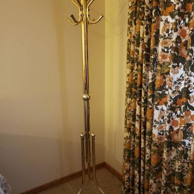 Lot 332: Mid Century Coat Tree