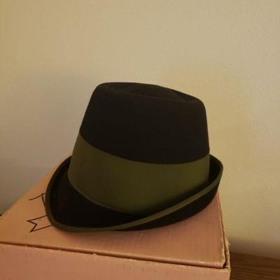 Lot 338: Vintage Ladies Green Hat