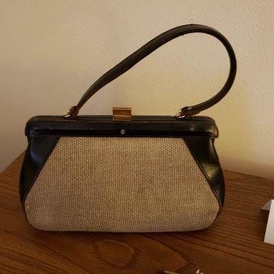 LOT 343: Vintage Purse and Wallet Lot