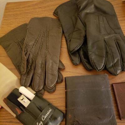 Lot 349: Men's Gloves, Wallet, ect.