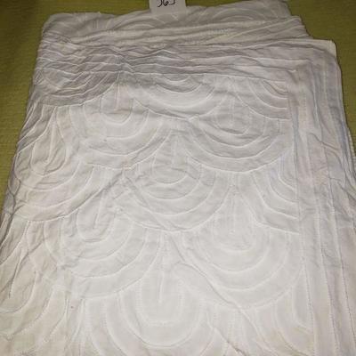 Lot 663: Vintage White Coverlet & 2 Watsuma Pillows