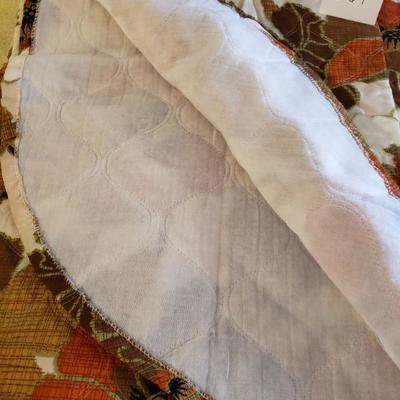 Lot 364: Mid Century Queen/Full Size Bedspread 