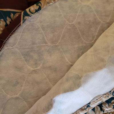 Lot 365: Mid Century Queen/Full Bedspread 