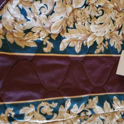 Lot 365: Mid Century Queen/Full Bedspread 