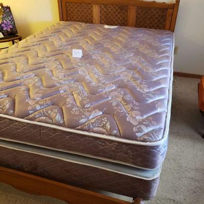 Lot 369: Mid Century Full Size Bed with Queen Mattress 