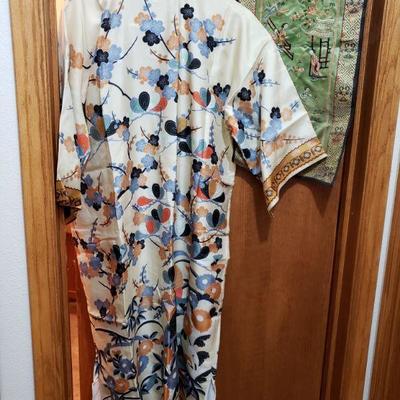 Lot 372: Vintage Japanese Kimono & Small Silk Piece 