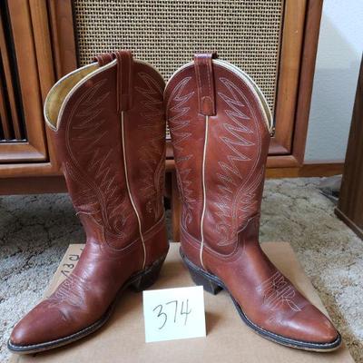 Lot 374: Vintage Women's Size 6 Boots