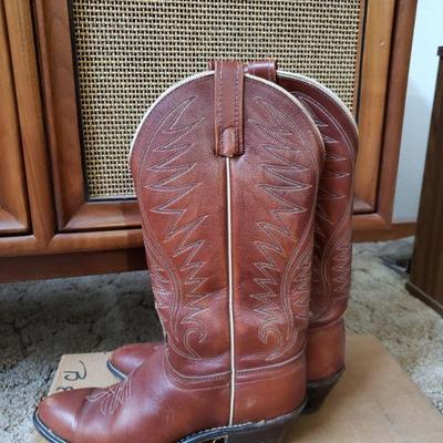 Lot 374: Vintage Women's Size 6 Boots