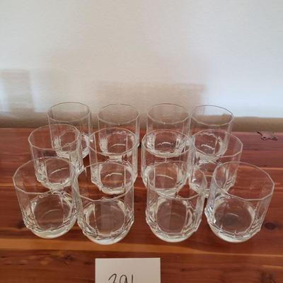 Lot 391: Mid Century Glassware