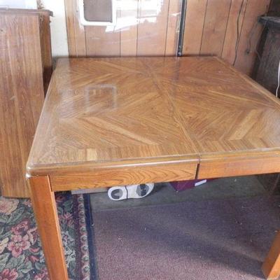 LOT 176  WOOD TABLE WITH 2 LEAVES