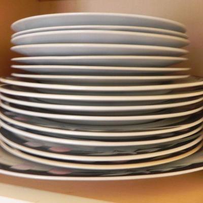 LOT 180 DINNER DISHES 