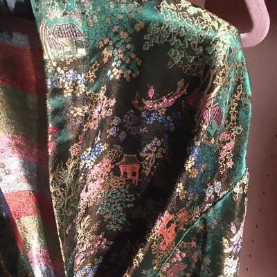 Lot 47 - Ladies Silk Clothing Size Small