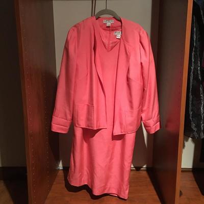 Lot 47 - Ladies Silk Clothing Size Small