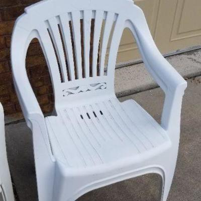 LOT #426: (4) plastic outdoor chairs - 2 of each