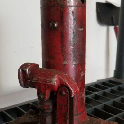 LOT #428: Vintage Auto Floor Jack missing original handle