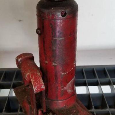 LOT #428: Vintage Auto Floor Jack missing original handle