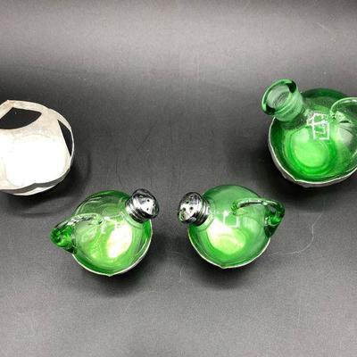 Vintage Thames Bright Green Glass Shaker Set 