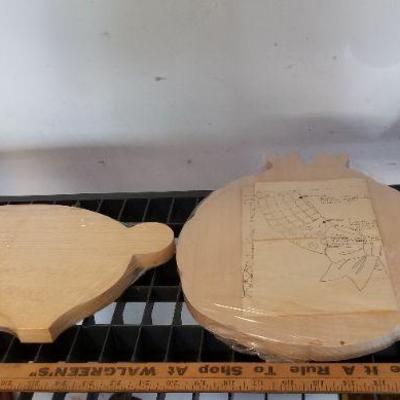 LOT #430: Two Craft Wood Animal Forms + 2 Craft Wood Frames