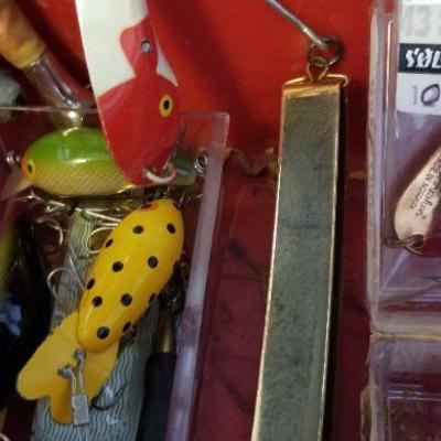 LOT #440: Tacklebox with Assortment of Vintage Lures
