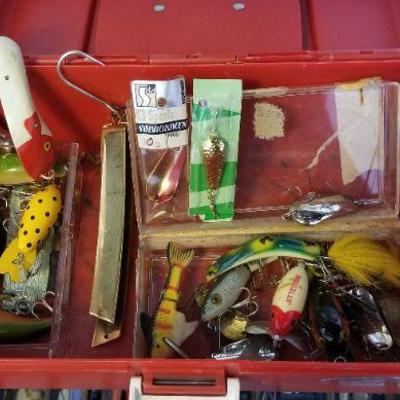 LOT #440: Tacklebox with Assortment of Vintage Lures