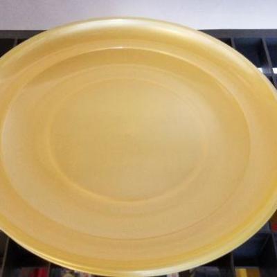 LOT #442: Group of Vintage Plastic Plates Deco - 2 Yellow and 4 Green