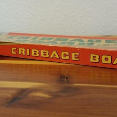 LOT #488: Vintage Cribbage Board Game