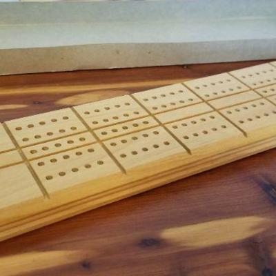 LOT #488: Vintage Cribbage Board Game