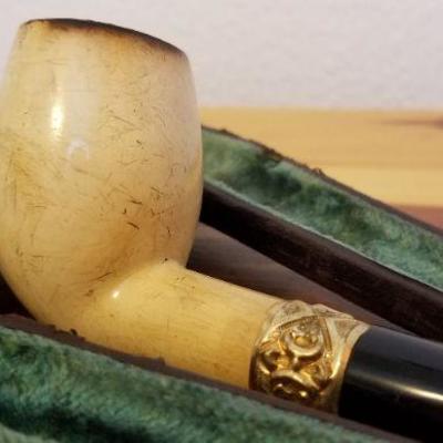 LOT #489: Vintage White Meerschaum Smoking Pipe w/ Case