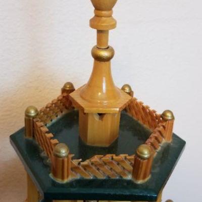 LOT #515: Christmas Pyramid 