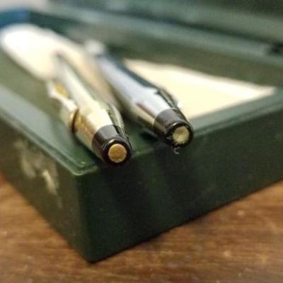 LOT #521: Vintage Pair of Gold and Silver CROSS Pens (both need refill)