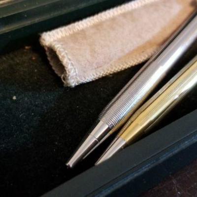 LOT #521: Vintage Pair of Gold and Silver CROSS Pens (both need refill)