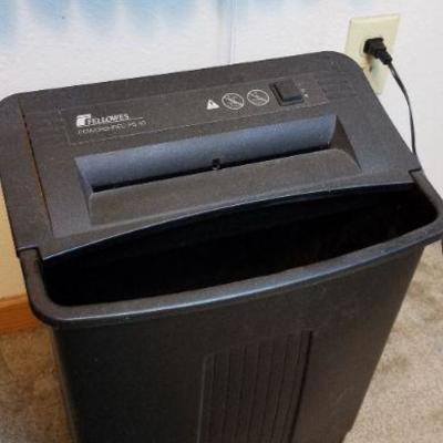 LOT #524: Paper Shredder Machine