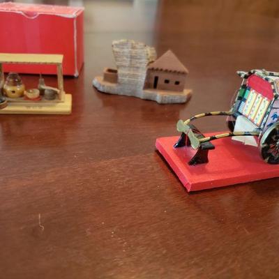 Lot 544: Vintage Tiny Asian Scenes and Kana Cards