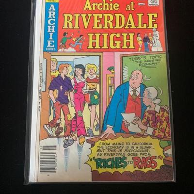 Lot: 6 Archie Series Comics: No. 44  MAY
