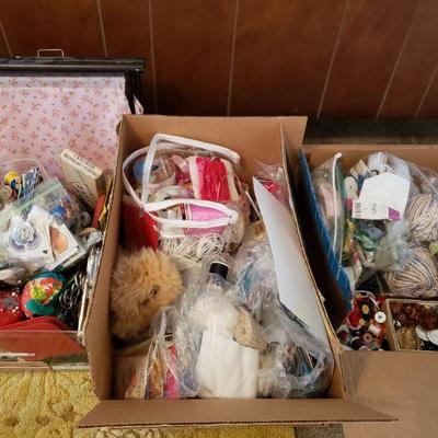 Lot 576: LARGE Sewing Notions Lot