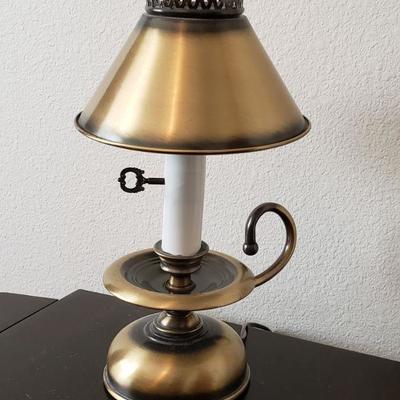 Lot 582: Vintage Lamp