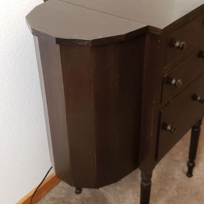 Lot 583: Martha Washington Sewing Chest