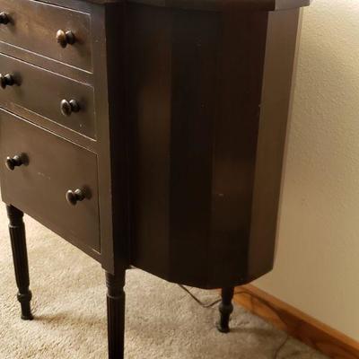 Lot 583: Martha Washington Sewing Chest
