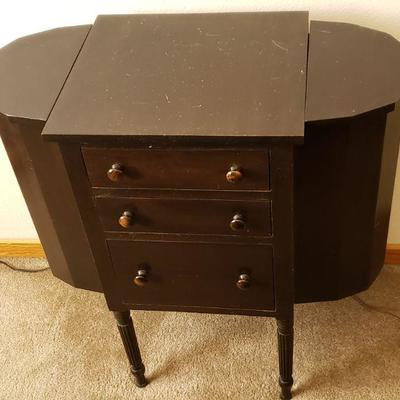 Lot 583: Martha Washington Sewing Chest