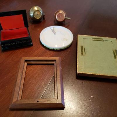 Lot 595: Mixed Decor Lot