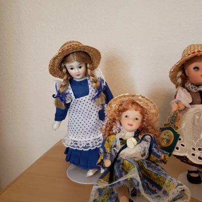 Lot 601: Vintage Doll Lot