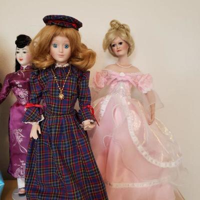 Lot 606: Vintage Doll Lot