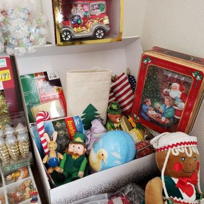 Lot 609: Large Christmas Lot