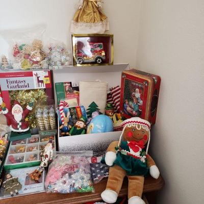 Lot 609: Large Christmas Lot