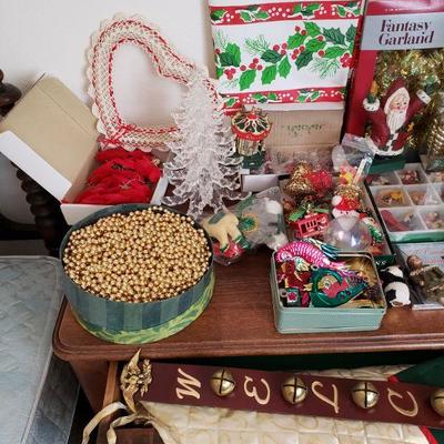 Lot 609: Large Christmas Lot