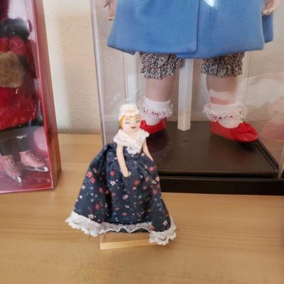 Lot 610: Vintage Doll Lot 