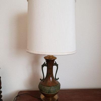 Lot 613: Vintage Asian Dragon Urn Lamp