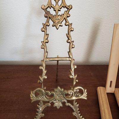 Lot 618: Small Picture/Plate Easel Lot