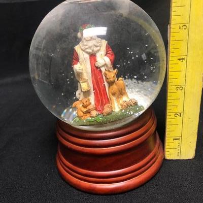 Santa Claus Snow Globe